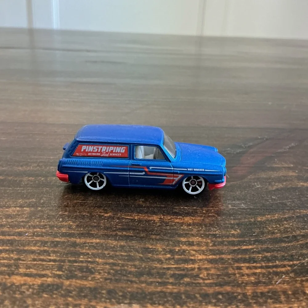 Hot Wheels Custom 69 Volkswagen Squareback Blue Pinstriping‎ HW Art Cars 2016